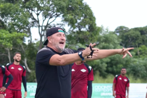 Treinador Luciano Quadros deixa a Cabofriense