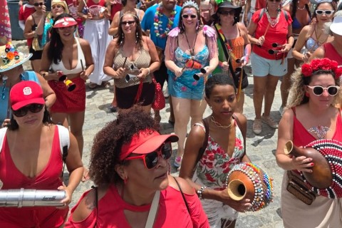 Cortejo oficial do Bloco Alternativo Resistência leva alegoria de mais de cinco metros e grupo de dança ao Carnaval de rua