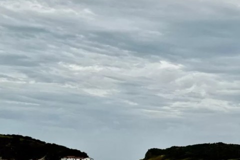 Tempo instável e ondas fortes marcam o fim de semana na Região dos Lagos