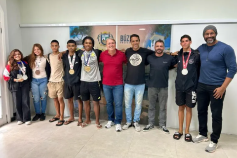 Prefeito de Búzios recebe atletas que conquistaram medalhas no Campeonato Estadual de Jiu-Jitsu