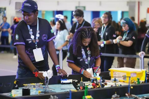 Alunos da Firjan SENAI SESI Região dos Lagos disputam torneio regional de robótica e concorrem a uma vaga na etapa mundial