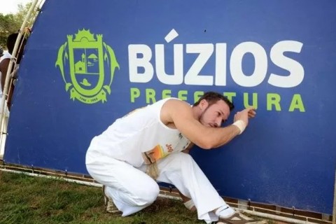 Capoeira toma conta das praças de Búzios com programação especial e aulas gratuitas