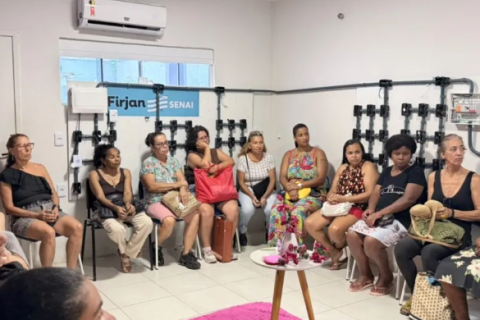 Mais de 50 mulheres participam de ação do Outubro Rosa com encaminhamentos para exames em Búzios