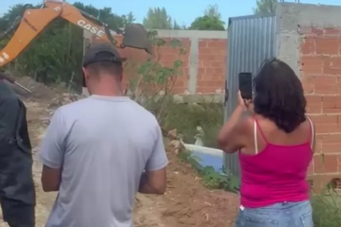 Demolição em área ambiental: Operação remove construções em Búzios após decisão judicial