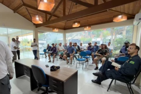 Marinha e setor náutico se reúnem para alinhar segurança da navegação em Búzios