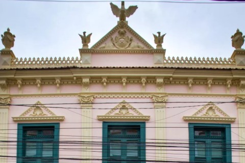 Exposição “Moça Bonita: Celebrando a Vida” abre programação do Outubro Rosa no Palácio das Águias, em Cabo Frio