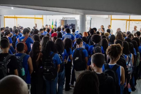 Ano letivo de 2026 começa para mais de 30 mil alunos da rede municipal de Cabo Frio