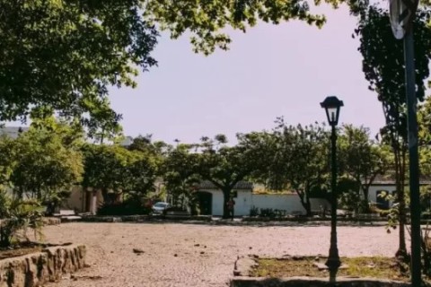 Praça São Benedito, na Passagem, em Cabo Frio, passa por reforma para ampliar acessibilidade