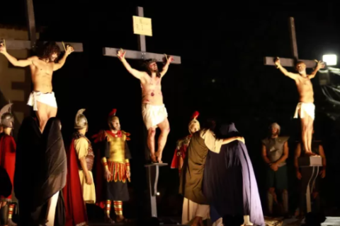 Paixão de Cristo reúne público no Largo Santo Antônio em Cabo Frio na Sexta-feira Santa (3)