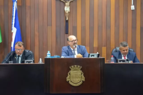 Câmara de Cabo Frio debate royalties, água, saúde e aprova projetos que impactam serviços públicos