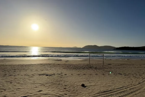 Frente fria derruba temperaturas e provoca ventos fortes na Região dos Lagos nesta quarta (30)