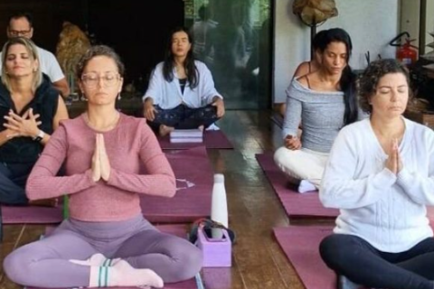Cabo Frio celebra Dia Internacional do Yoga com evento gratuito no Charitas