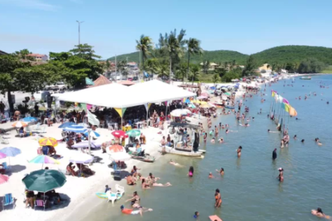 Feriadão aumenta fluxo de visitantes e movimenta a rede hoteleira e pontos turísticos em Iguaba Grande