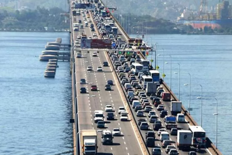 Ponte Rio-Niterói deve receber 674 mil veículos durante o feriado do Dia do Trabalhador