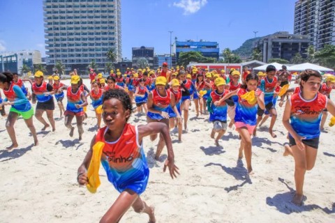 Projeto Botinho 2026 abre inscrições e leva colônia de férias gratuita a praias da Região dos Lagos