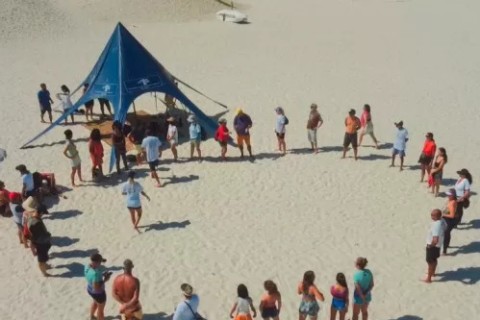 Voluntários se reúnem em Saquarema para o Clean Up Day