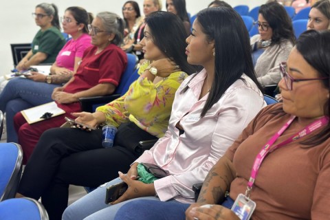 Outubro Rosa: capacitação reúne servidoras e reforça importância do cuidado integral com a saúde da mulher