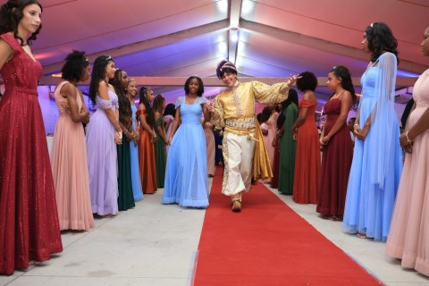 'Nunca vou esquecer': Prefeitura de Araruama promove Baile de Debutantes para 50 adolescentes atendidas no CRAS