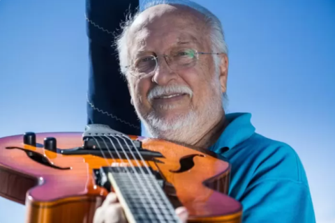 Bossa 61 celebra legado de Roberto Menescal em noite de encerramento neste domingo (16) em Arraial do Cabo