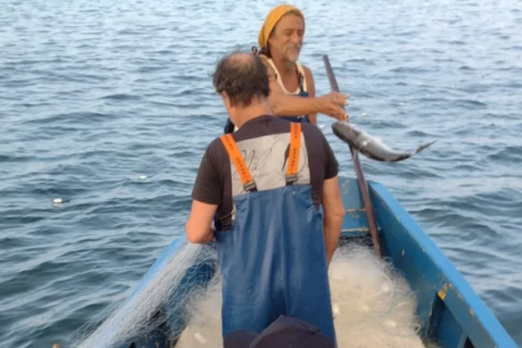 Documentário “Tá pra Peixe” estreia com exibição gratuita em São Pedro da Aldeia nesta sexta-feira (20)