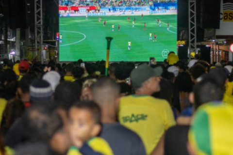 Arenas da Copa de Cabo Frio reúnem torcedores na estreia do Brasil