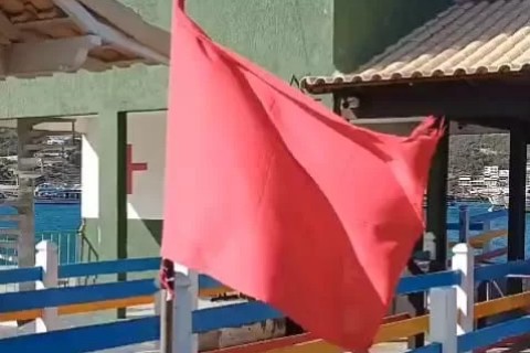 Passeios de barco são suspensos em Arraial do Cabo devido a ventos fortes nesta quarta-feira (1)