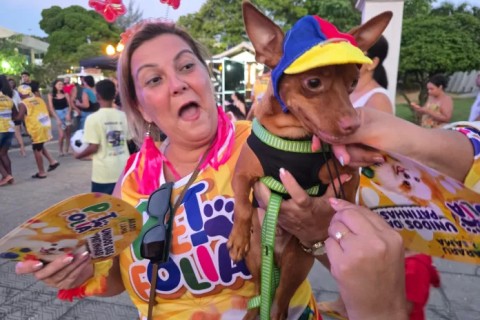 Pets, fantasias e famílias marcam o Bloco Pet Folia no Carnaval Araruama 2026