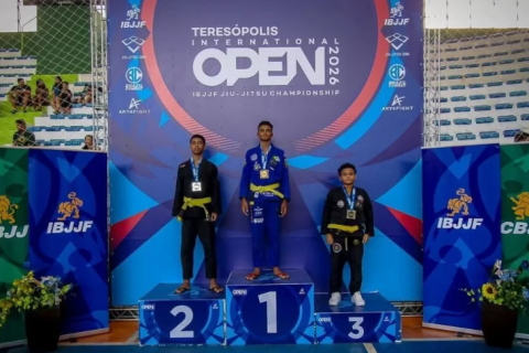 Jovem de Cabo Frio conquista título no Open de jiu-jitsu em Teresópolis