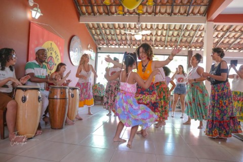 Festival Paticumbum leva brincadeiras de quintal e cultura popular à Fonte do Itajuru em Cabo Frio