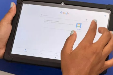 Entrega de tablets amplia uso de tecnologia na rede municipal de ensino de Arraial do Cabo