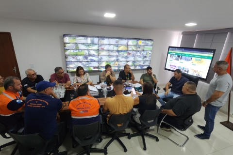 Prefeito Fabio reúne secretariado para alinhar organização do Iguafolia 2026