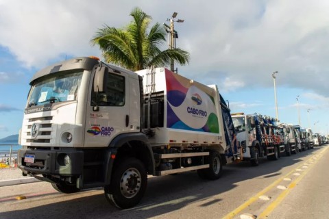 Operação Verão Limpo mantém reforço na limpeza urbana durante a alta temporada em Cabo Frio