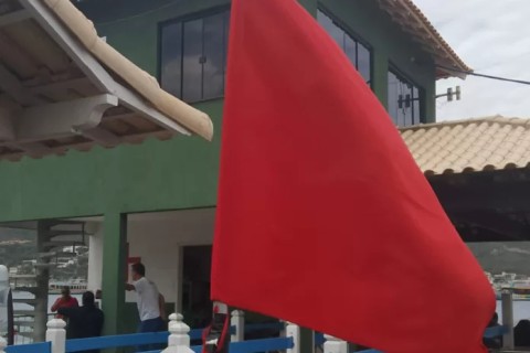 Ventos fortes suspendem passeios de barco em Arraial do Cabo nesta segunda (13); tempo segue instável na Região