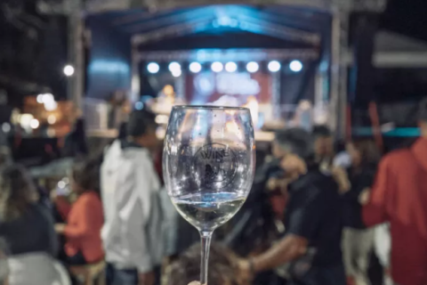 Búzios recebe festival de vinhos com música e ações sustentáveis a partir desta quinta (19)