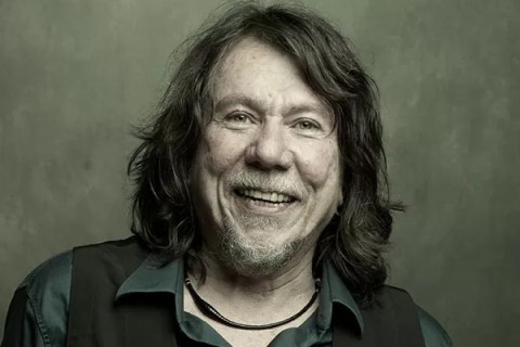 Lenine se apresenta nesta sexta (14) na FLIS 2025, em Saquarema