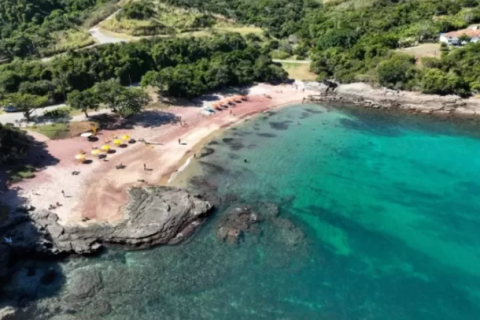 Feriados de Tiradentes e São Jorge elevam ocupação hoteleira em Búzios a 70% e setor projeta aumento nos próximos dias