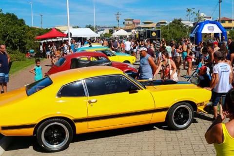 Rio das Ostras realiza o 5º Encontro de Carros Antigos “OstraBugs” na Lagoa de Iriry, neste fim de semana