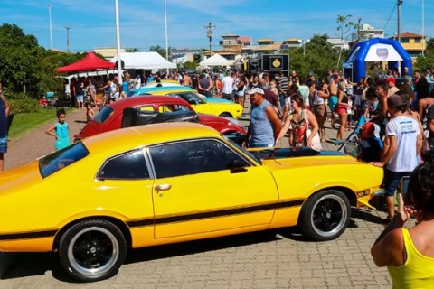 Rio das Ostras realiza o 5º Encontro de Carros Antigos “OstraBugs” na Lagoa de Iriry, neste fim de semana