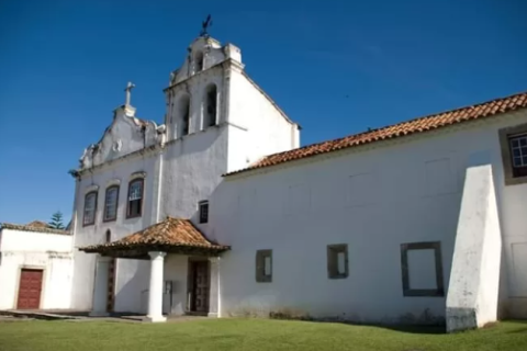 Exposição “Cabo Frio, séc. XX” reúne desenhos sobre a história do município no Mart