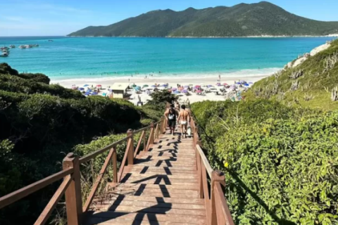 Prainhas do Pontal do Atalaia, em Arraial do Cabo, conquistam 2º lugar em premiação nacional de turismo