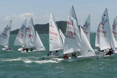 Búzios Sailing Week 2026 reúne cerca de 500 velejadores durante o feriado da Páscoa