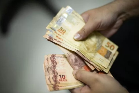 Salário mínimo será de R$ 1.621 em 2026; reajuste considera inflação e limite do arcabouço fiscal