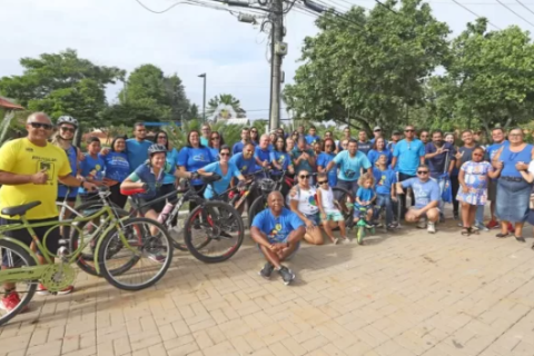 Búzios realiza pedalada do ‘Abril Azul’ e leva multidão às ruas neste sábado (11)