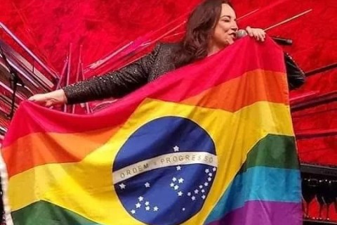 Parada do Orgulho LGBTQIAPN+ deve ter show de Ana Carolina e programação para toda a família em Cabo Frio