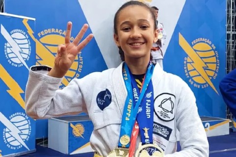 Atleta de Cabo Frio, Gabi Yamaguchi é tricampeã estadual de jiu-jitsu aos 12 anos