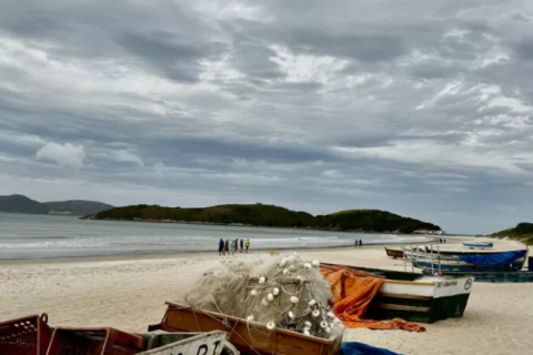 Céu nublado e possibilidade de chuva marcam a sexta-feira (25) na Região dos Lagos