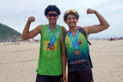 Dupla cabo-friense conquista bronze no Estadual Sub-19 de Vôlei de Praia