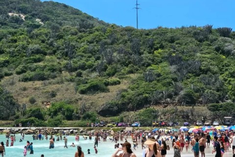 Arraial do Cabo registra 100% de ocupação e aumento no fluxo de visitantes durante o feriado