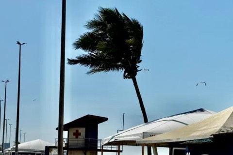 Outubro começa com tempo estável, ventania e céu claro na Região dos Lagos