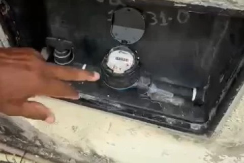 Morador do Peró, em Cabo Frio, relata semanas sem água e prejuízos no bairro